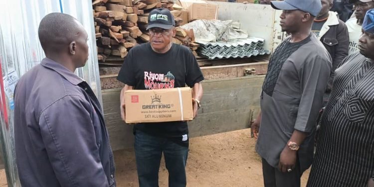 Riyom LGA Boss Hon Shuwa fulfills promise, donates relief materials to attacked victims in Wereng camp