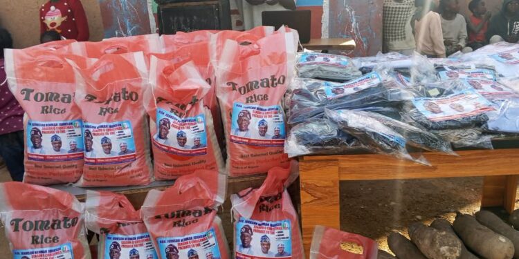 APC National Chairman’s aide Hon Johnson Nenman empowers orphans, widows , in Jos North