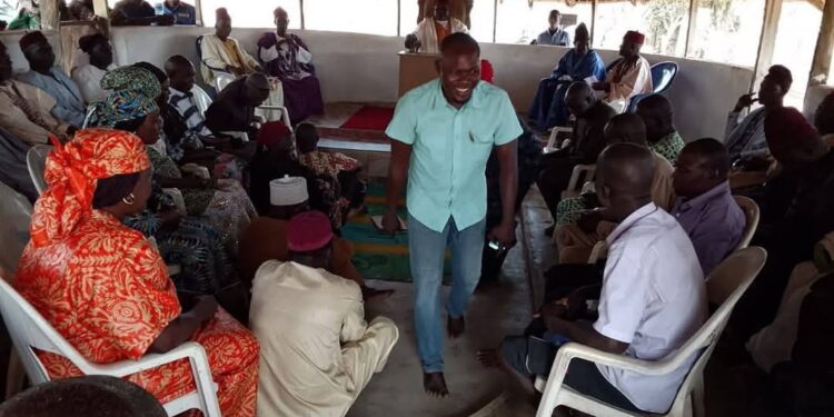 Rep member Hon Venman BULUS distributes food items to communities in Langtang North