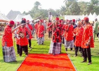 Ezeoha III Uvuru sues for peace, community development