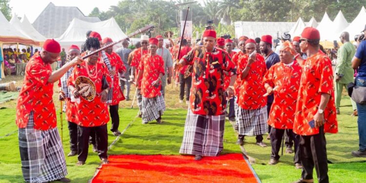 Ezeoha III Uvuru sues for peace, community development