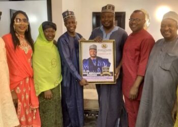 Plateau Traders Celebrate Alhaji Saleh Zazzaga’s Contributions, Bestow Award and Patron Status to him