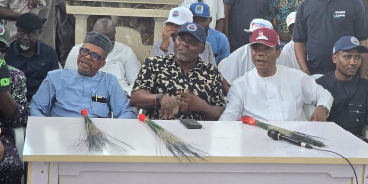 GOV AYEDATIWA CANVASSES SUPPORT FOR APC NATIONAL VICE CHAIRMAN, KEKEMEKE AHEAD OF BYE ELECTION IN ONDO SOUTH.