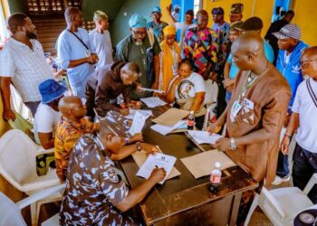 EGBEDA/ONA-ARA: AKIN ALABI COASTS TO VICTORY AS HON. AKINJIDE STEPS DOWN, DECLARES SUPPORT.